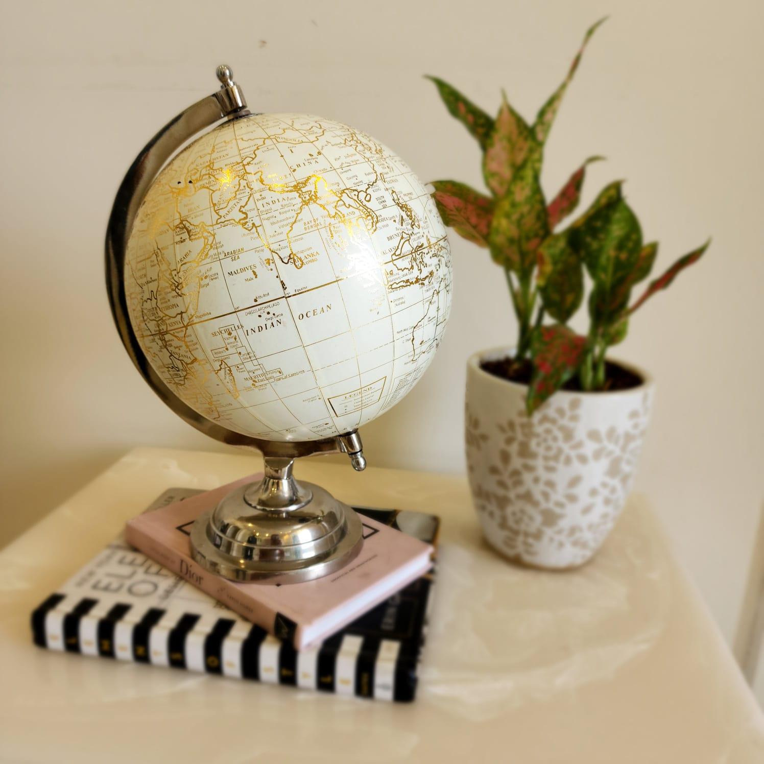Guinea Laminated Beige Globe